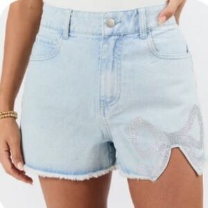 Pink Lily Women’s Dainty Dreams Light Wash Embellished Bow Denim Jean Shorts LGE
